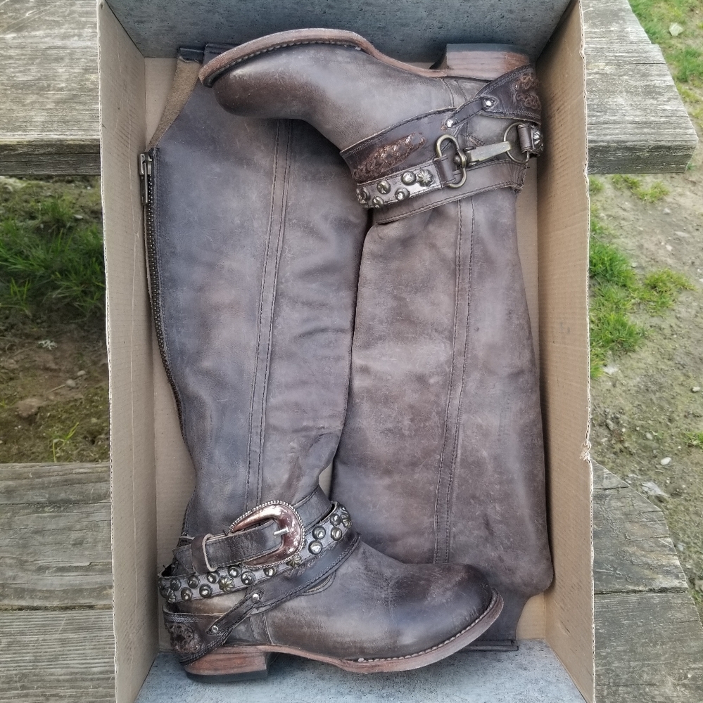 EUC Freebird by Steven Black Distressed Rodondo